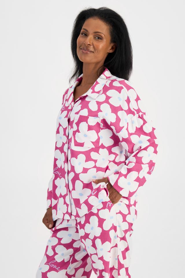 Senait (She/Her) wears size S and is 162cm tall with 79cm chest and 60cm waist