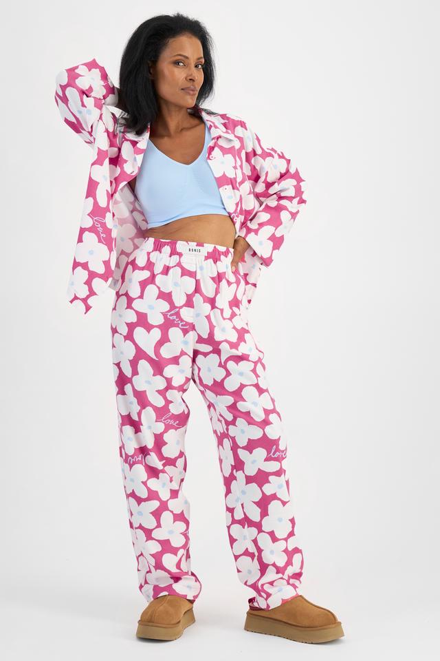 Senait (She/Her) wears size S and is 162cm tall with 79cm chest and 60cm waist