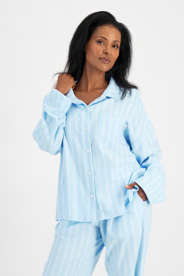 Senait (She/Her) wears size S and is 162cm tall with 79cm chest and 60cm waist