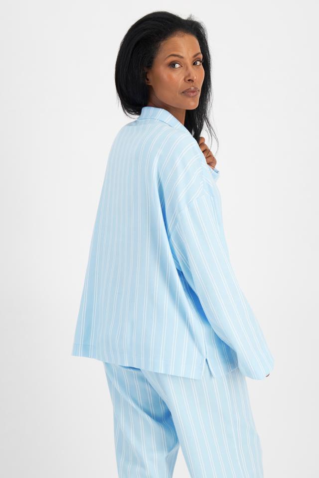 Senait (She/Her) wears size S and is 162cm tall with 79cm chest and 60cm waist