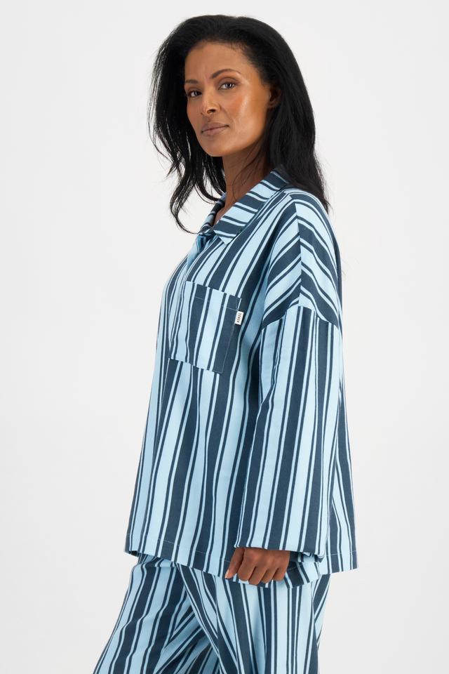 Senait (She/Her) wears size S and is 162cm tall with 79cm chest and 60cm waist