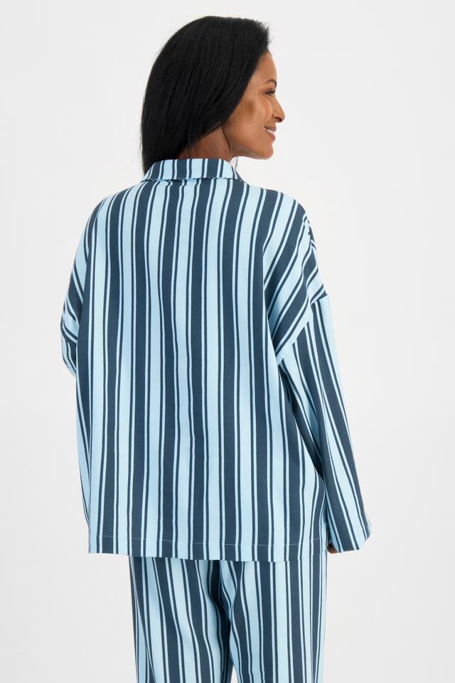 Senait (She/Her) wears size S and is 162cm tall with 79cm chest and 60cm waist