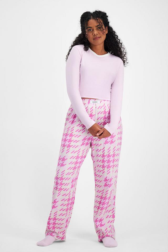 Larissa (She/Her) wears size Large and is 170.18cm tall with 90.17cm chest and 79.756cm waist