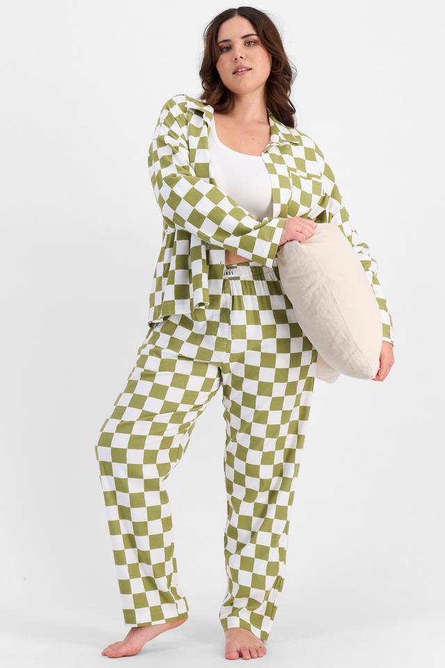 Bella (She/Her) wears size L and is 173cm tall with 95cm chest and 77cm waist