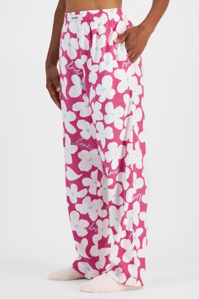 Senait (She/Her) wears size S and is 162cm tall with 79cm chest and 60cm waist