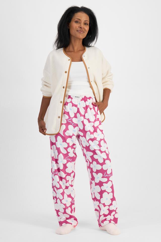 Senait (She/Her) wears size S and is 162cm tall with 79cm chest and 60cm waist