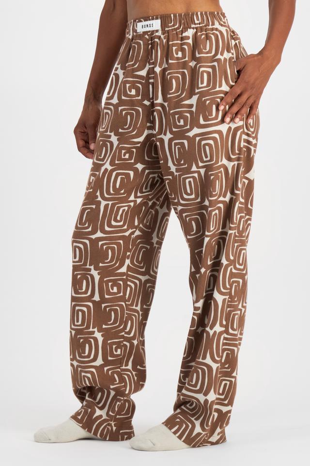Senait (She/Her) wears size S and is 162cm tall with 79cm chest and 60cm waist
