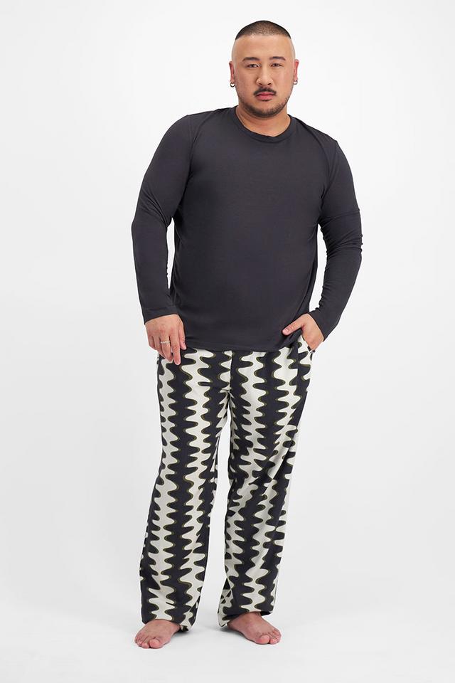 Mike (He/Him) Wears Size XL And Is 180cm Tall With 120cm Chest And 96cm Waist