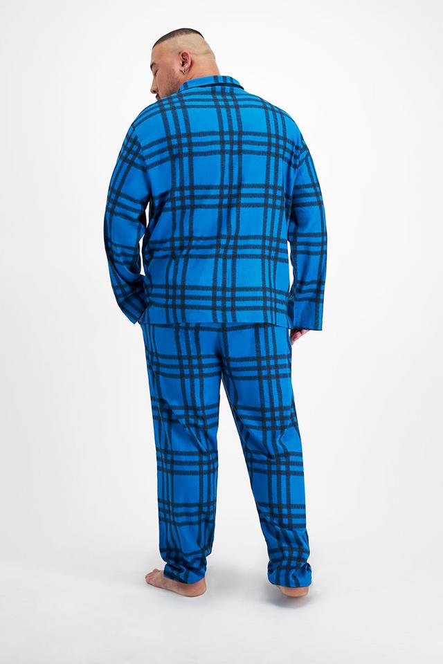 Mike (He/Him) Wears Size XL And Is 180cm Tall With 120cm Chest And 96cm Waist