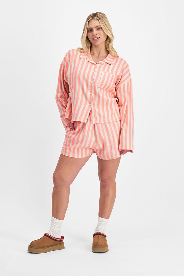 Zoe (She/Her) wears size Large and is 170cm tall with 98cm chest and 85cm waist