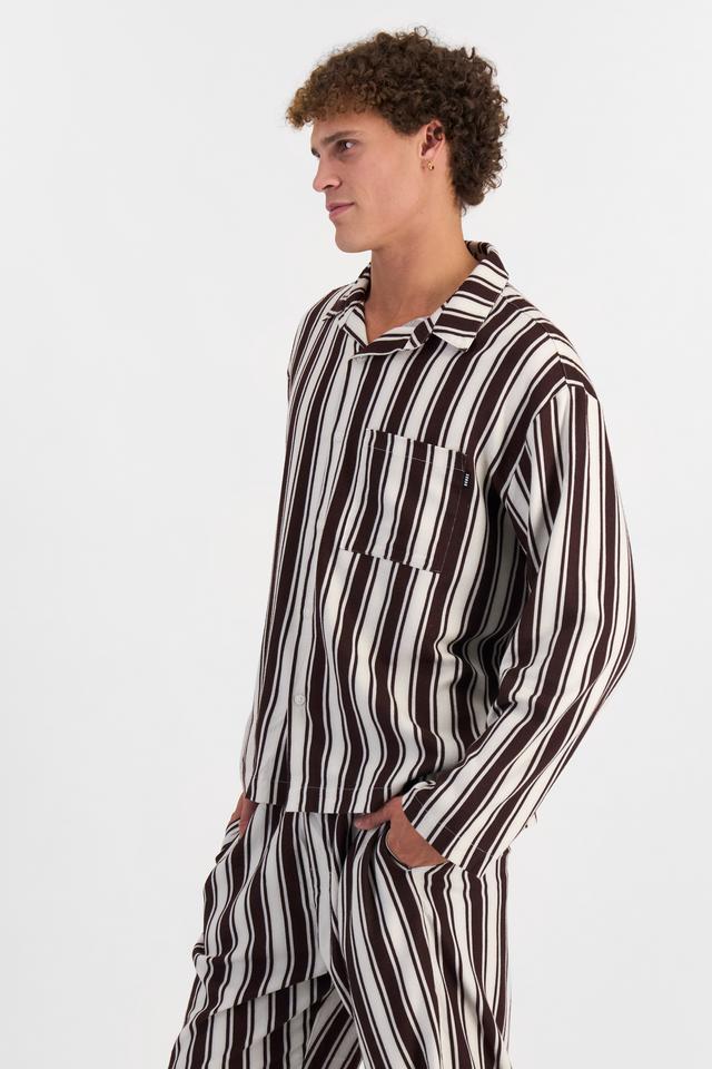 Kya (He/Him) wears size M and is 189cm tall with 99cm chest and 81cm waist