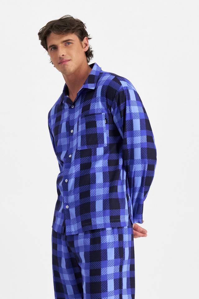 JOSH (He/Him) wears size M and is 185.48cm tall with 99cm chest and 81cm waist