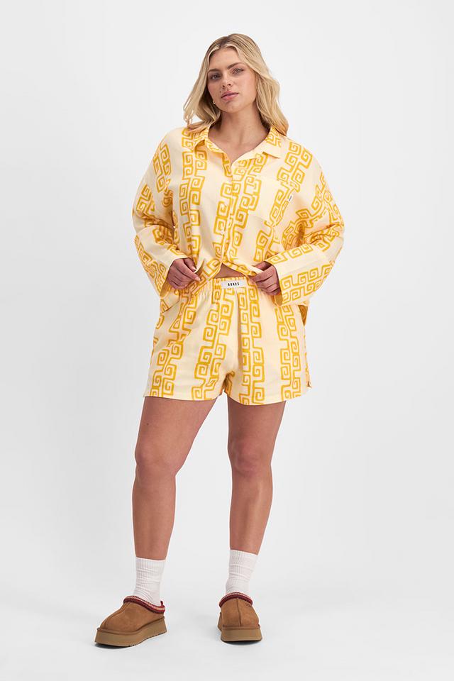 Zoe (She/Her) wears size Large and is 170cm tall with 98cm chest and 85cm waist