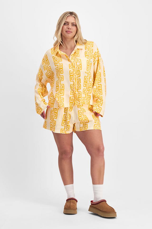Zoe (She/Her) wears size Large and is 170cm tall with 98cm chest and 85cm waist