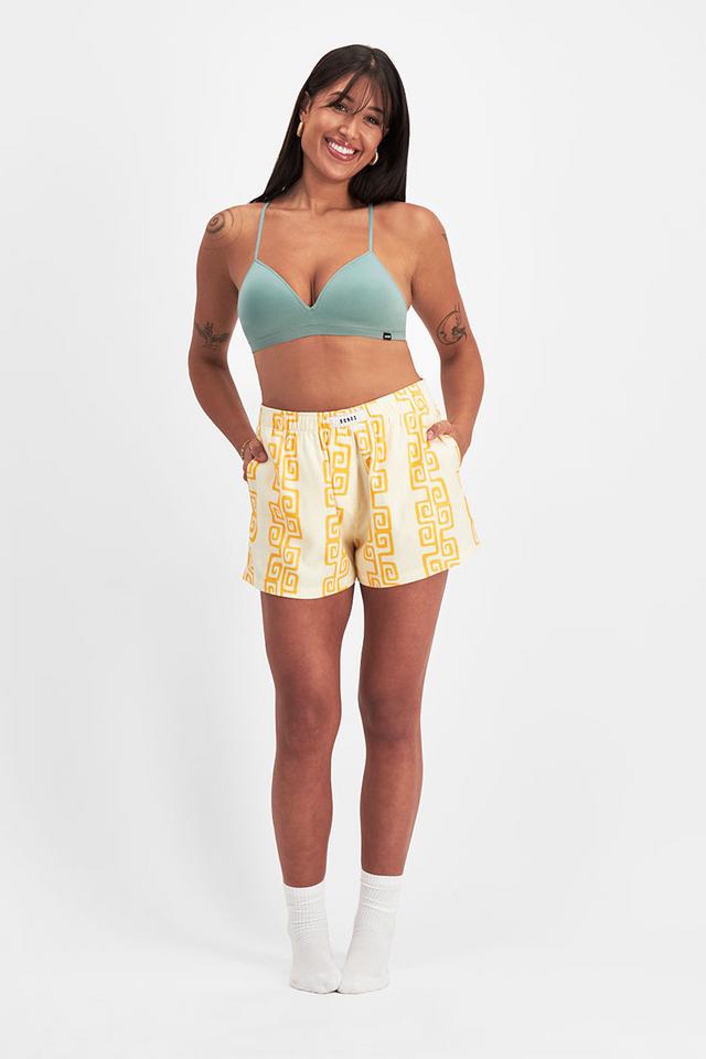 Leah (She/Her) wears size Large and is 185cm tall