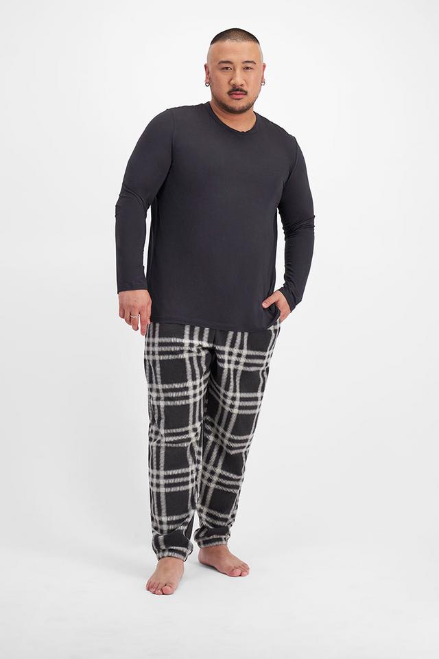 Mike (He/Him) Wears Size XL And Is 180cm Tall With 120cm Chest And 96cm Waist
