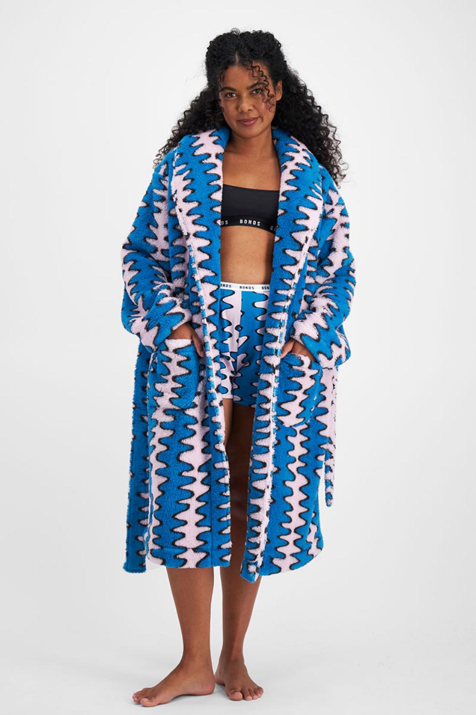 Larissa (She/Her) wears size Large and is 170.18cm tall with 90.17cm chest and 79.756cm waist