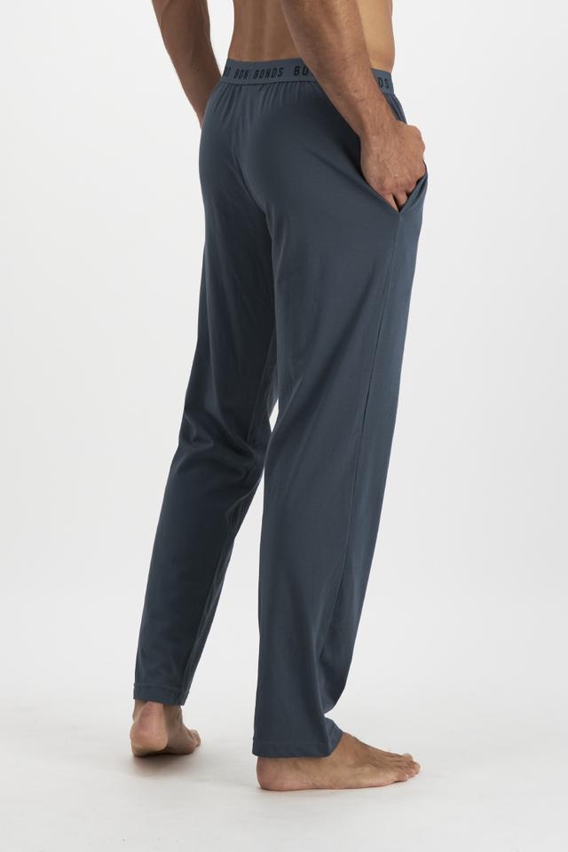 Model wears size Medium, is 188cm tall with 101cm chest and 82cm waist