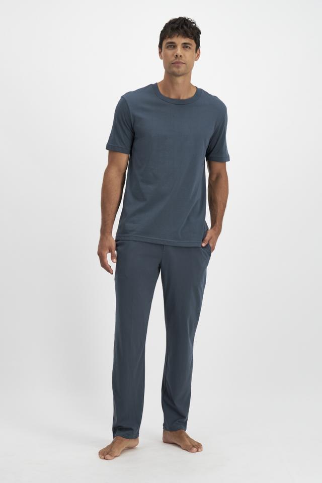 Model wears size Medium, is 188cm tall with 101cm chest and 82cm waist