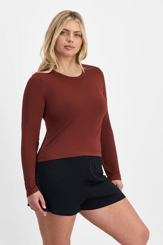 Zoe (She/Her) wears size Large and is 170cm tall with 98cm chest and 85cm waist