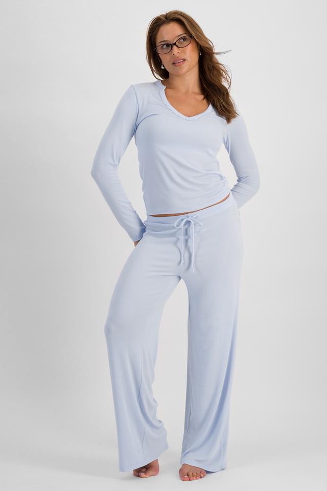 Melissa (She/Her) wears size S and is 169cm tall with 86cm chest and 66cm waist