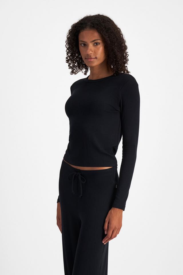 Norway (She/Her) wears size S and is 178cm tall with 82cm chest and 69cm waist