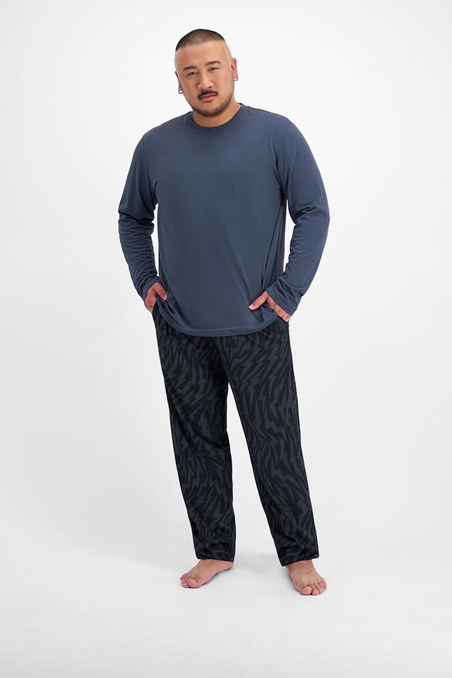 Mike (He/Him) Wears Size XL And Is 180cm Tall With 120cm Chest And 96cm Waist