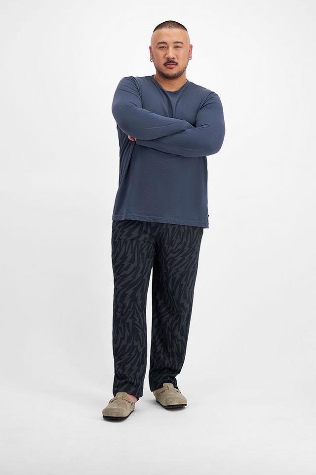 Mike (He/Him) Wears Size XL And Is 180cm Tall With 120cm Chest And 96cm Waist