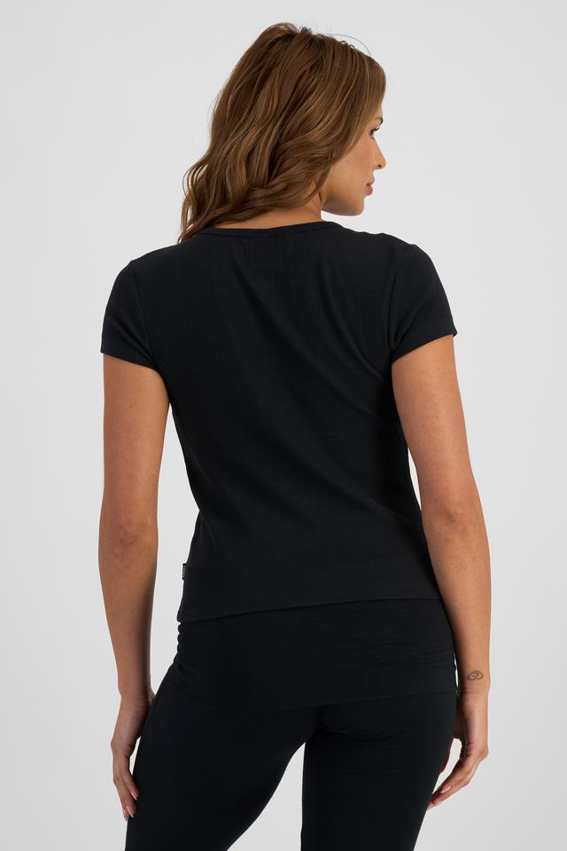 Melissa (She/Her) wears size S and is 169cm tall with 86cm chest and 66cm waist