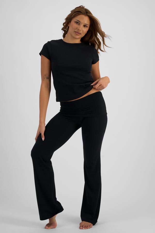 Melissa (She/Her) wears size S and is 169cm tall with 86cm chest and 66cm waist