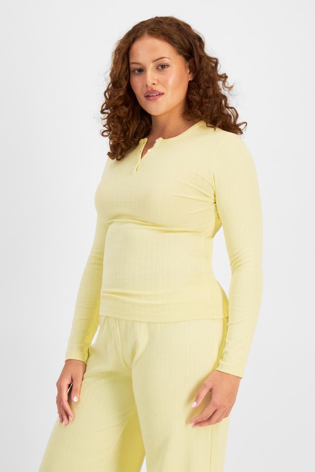 Cameron (She/Her) wears size L and is 179cm tall with 91cm chest and 74cm waist