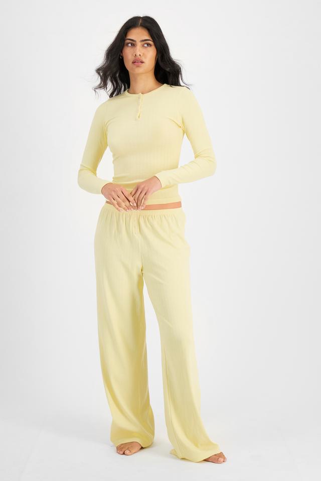 Tiana (She/Her) wears size S and is 176cm tall