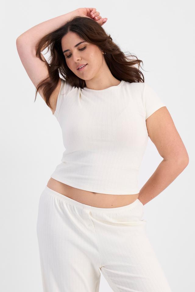 Bella (She/Her) wears size L and is 173cm tall with 95cm chest and 77cm waist