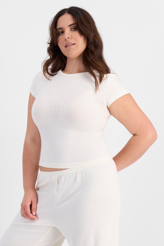 Bella (She/Her) wears size L and is 173cm tall with 95cm chest and 77cm waist