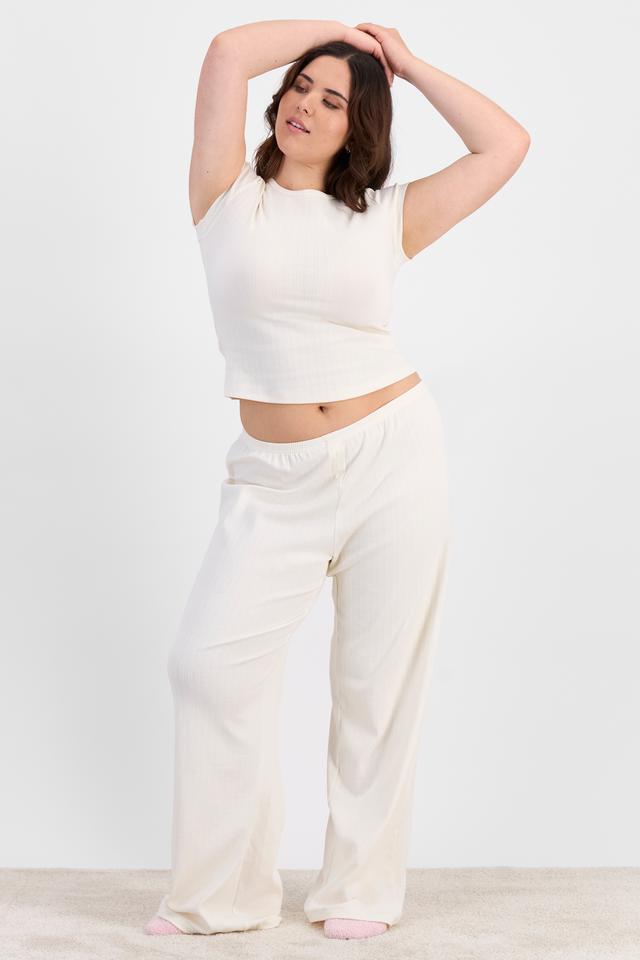 Bella (She/Her) wears size L and is 173cm tall with 95cm chest and 77cm waist