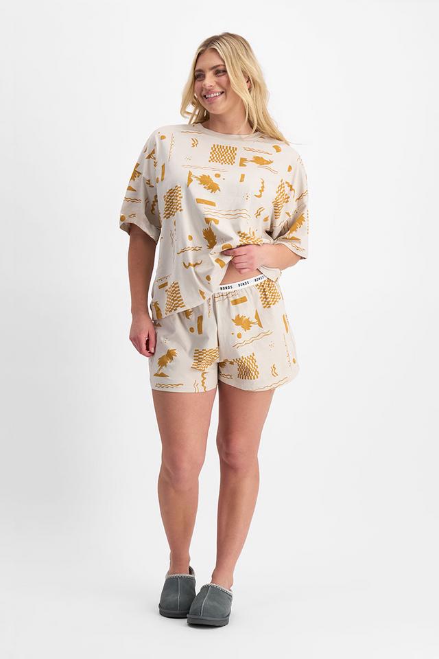 Zoe (She/Her) wears size L and is 170cm tall with 98cm chest and 85cm waist