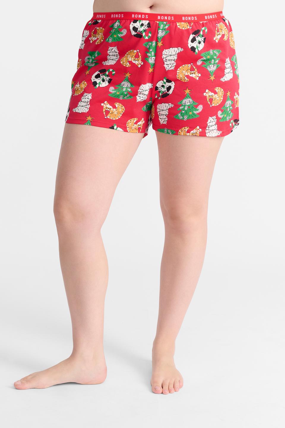 Georgia (She/Her) wears size L and is 172cm tall with 101cm chest and 86cm waist
