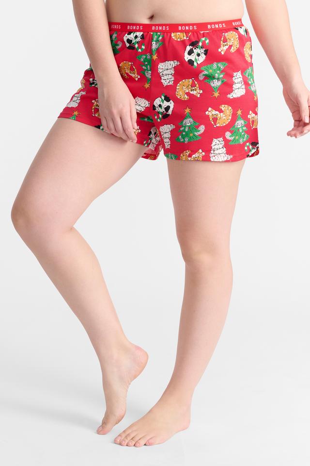 Georgia (She/Her) wears size L and is 172cm tall with 101cm chest and 86cm waist