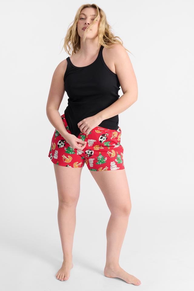 Georgia (She/Her) wears size L and is 172cm tall with 101cm chest and 86cm waist