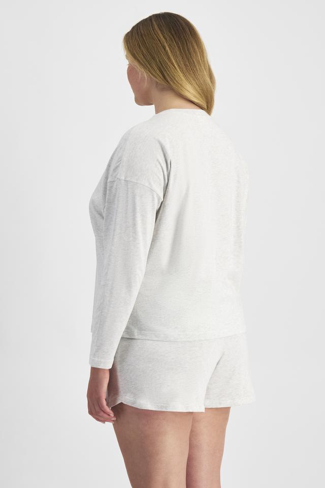 Chanel (She/Her) wears size L and is 176cm tall with 104cm chest and 89cm waist