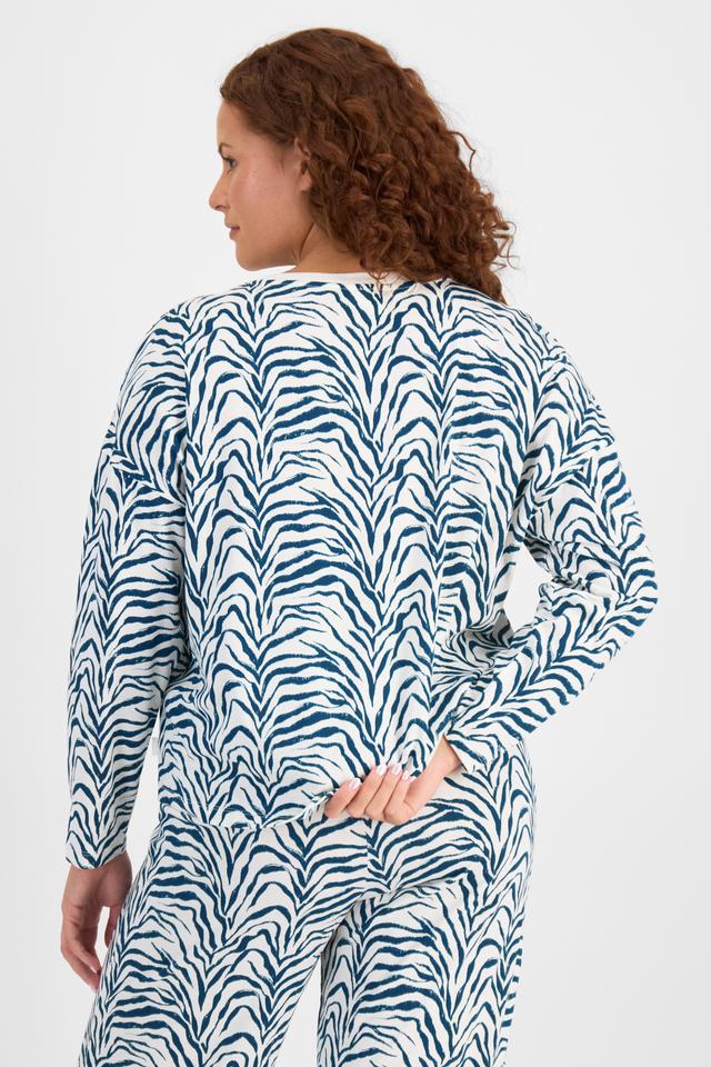 Cameron (She/Her) wears size L and is 179cm tall with 91cm chest and 74cm waist