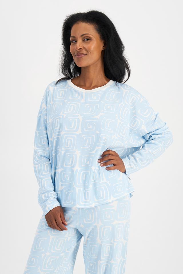 Senait (She/Her) wears size S and is 162cm tall with 79cm chest and 60cm waist