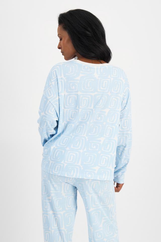 Senait (She/Her) wears size S and is 162cm tall with 79cm chest and 60cm waist