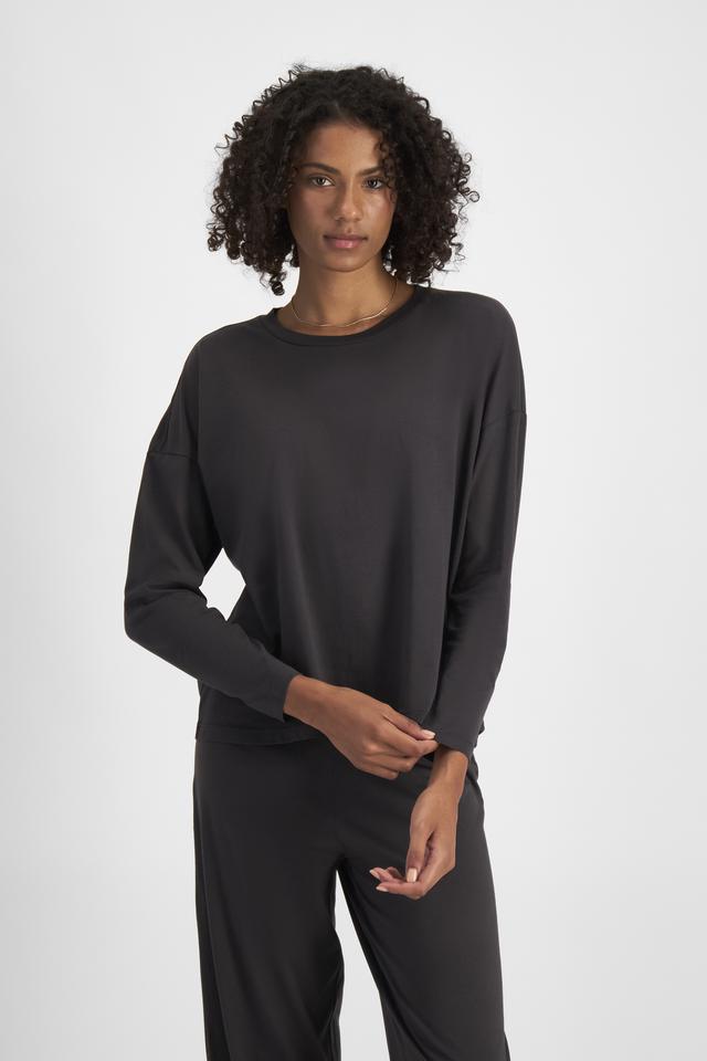 Norway (She/Her) wears size S and is 178cm tall with 82cm chest and 69cm waist