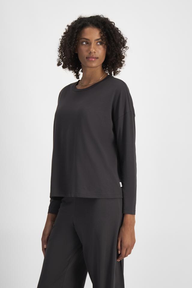 Norway (She/Her) wears size S and is 178cm tall with 82cm chest and 69cm waist