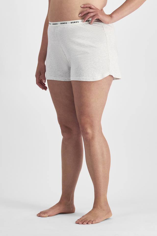 Chanel (She/Her) wears size L and is 176cm tall with 104cm chest and 89cm waist