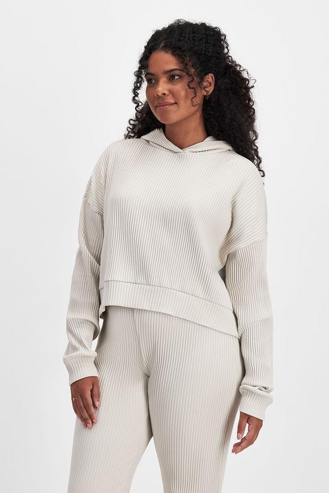 Larissa (She/Her) wears size Large and is 170cm tall with 90cm chest and 79cm waist