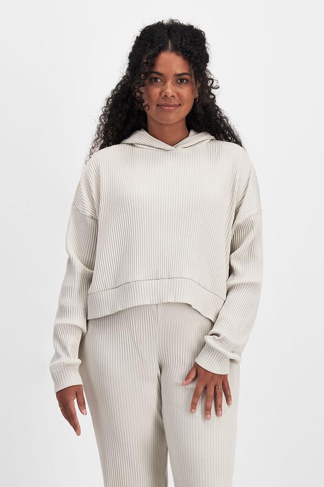 Larissa (She/Her) wears size Large and is 170cm tall with 90cm chest and 79cm waist