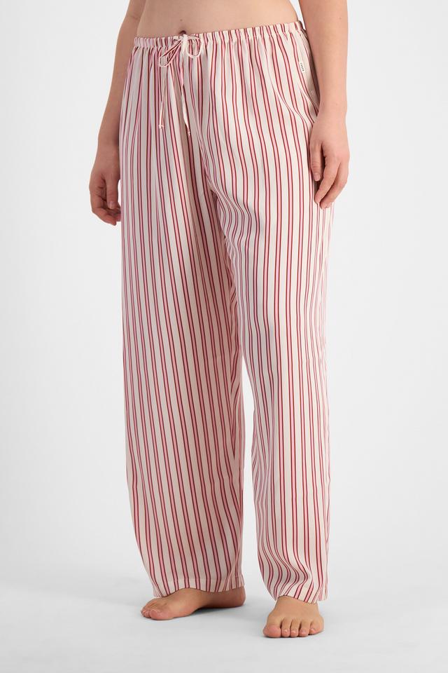 Martine (She/Her) wears size L and is 175cm tall with 82cm chest and 76cm waist