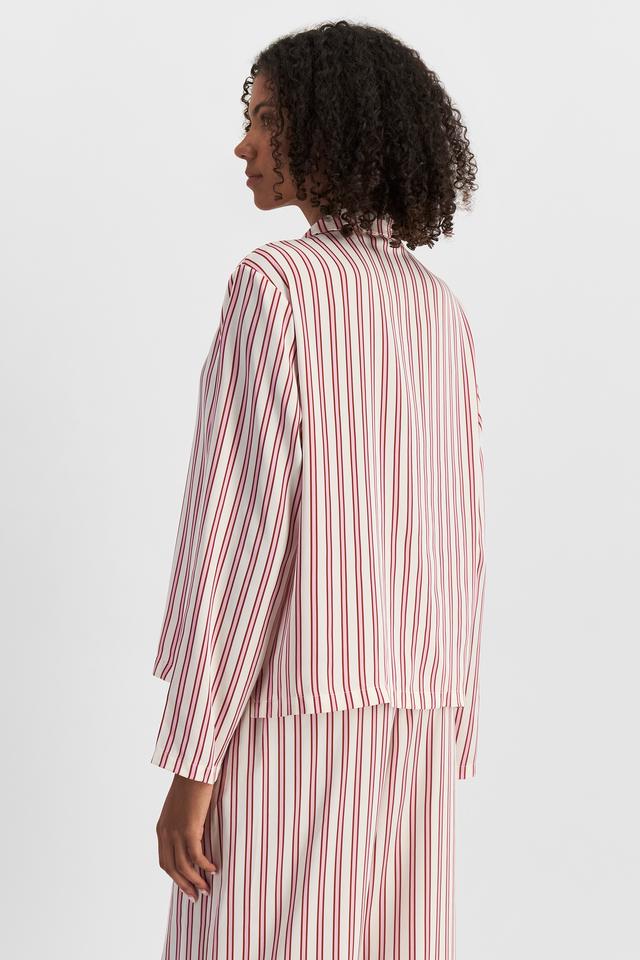 Norway (She/Her) wears size S and is 178cm tall with 82cm chest and 69cm waist